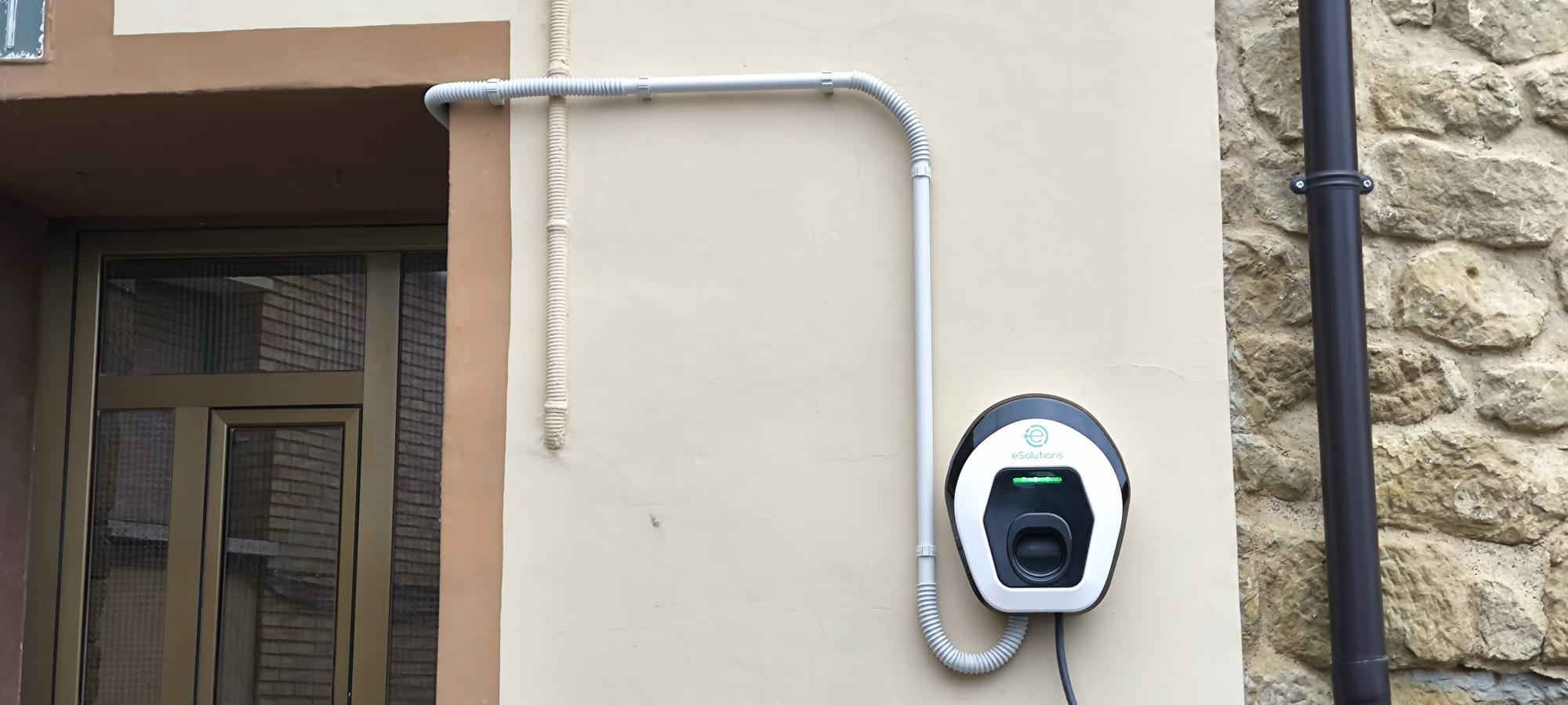 Instalación de cuadro eléctrico e inversor solar